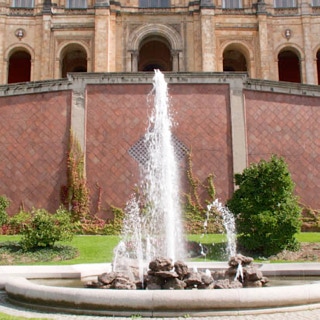 Fontaine an einem städtischen Platz