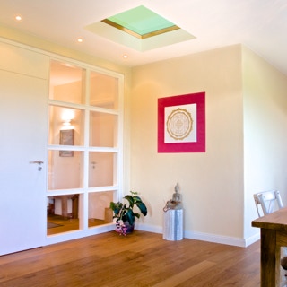 Zentrum im Flur eines Vastu-Hauses mit Oberlicht