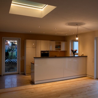 Blick in Küche des Vastu-Neubaus